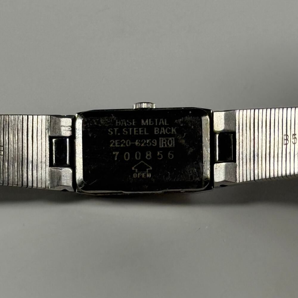 Vintage Seiko Quartz 2E20-6259 Silver Textured Dial Ladies Tank Bracelet Watch - Picture 4 of 5